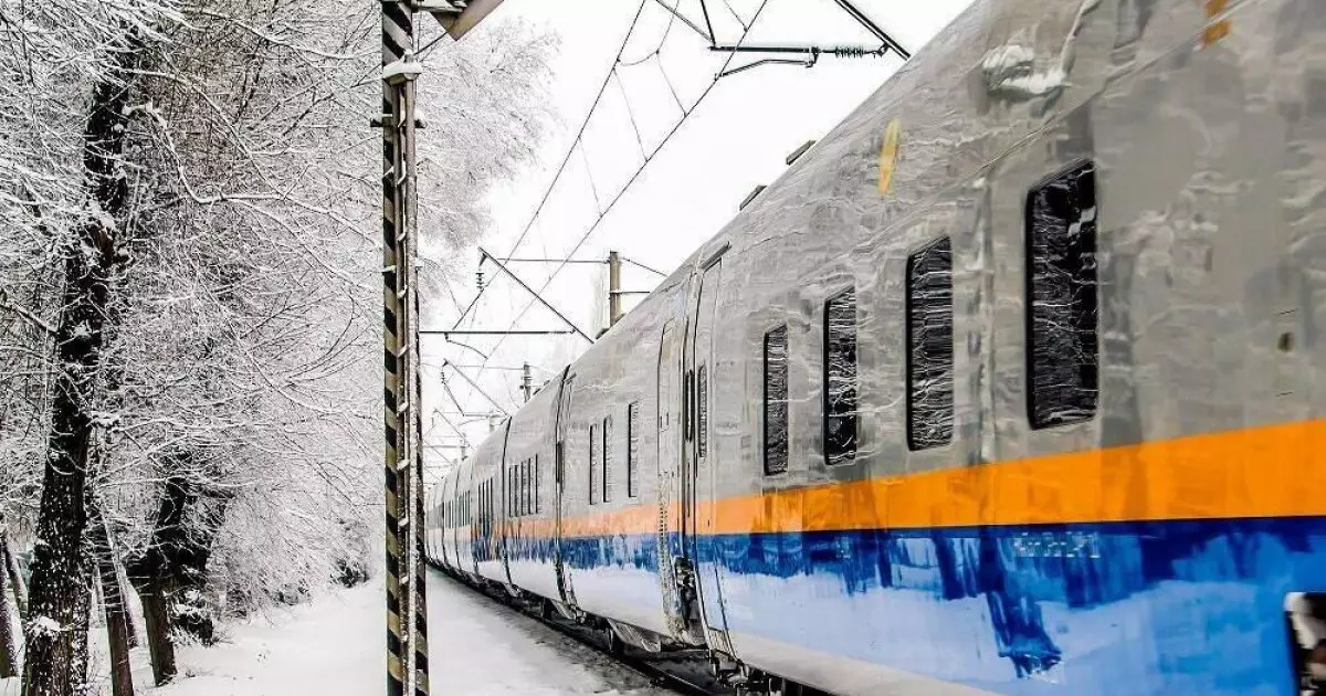  ҚТЖ жолдардың жабылуына байланысты 390 жолаушыны пойызбен жеткізді 