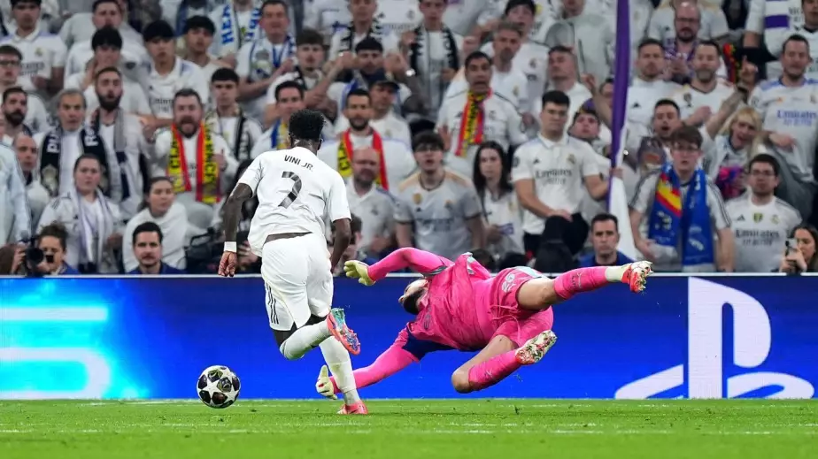 ВИДЕО: "Реал" разгромил "МанСити" в 1/8 финала ЛЧ, хет-трик Вальверде