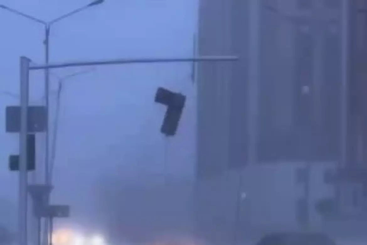 Көкшетауда бағдаршам салбырап тұр: қаладағы құрылғылардың сапасына кім жауап береді?