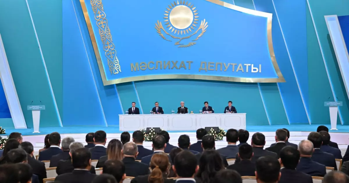   Президент қатысуымен мәслихат депутаттарының ІІІ республикалық форумы өтіп жатыр   