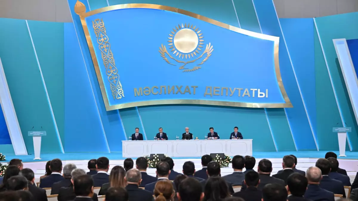 Токаев участвует в форуме депутатов маслихатов в Астане