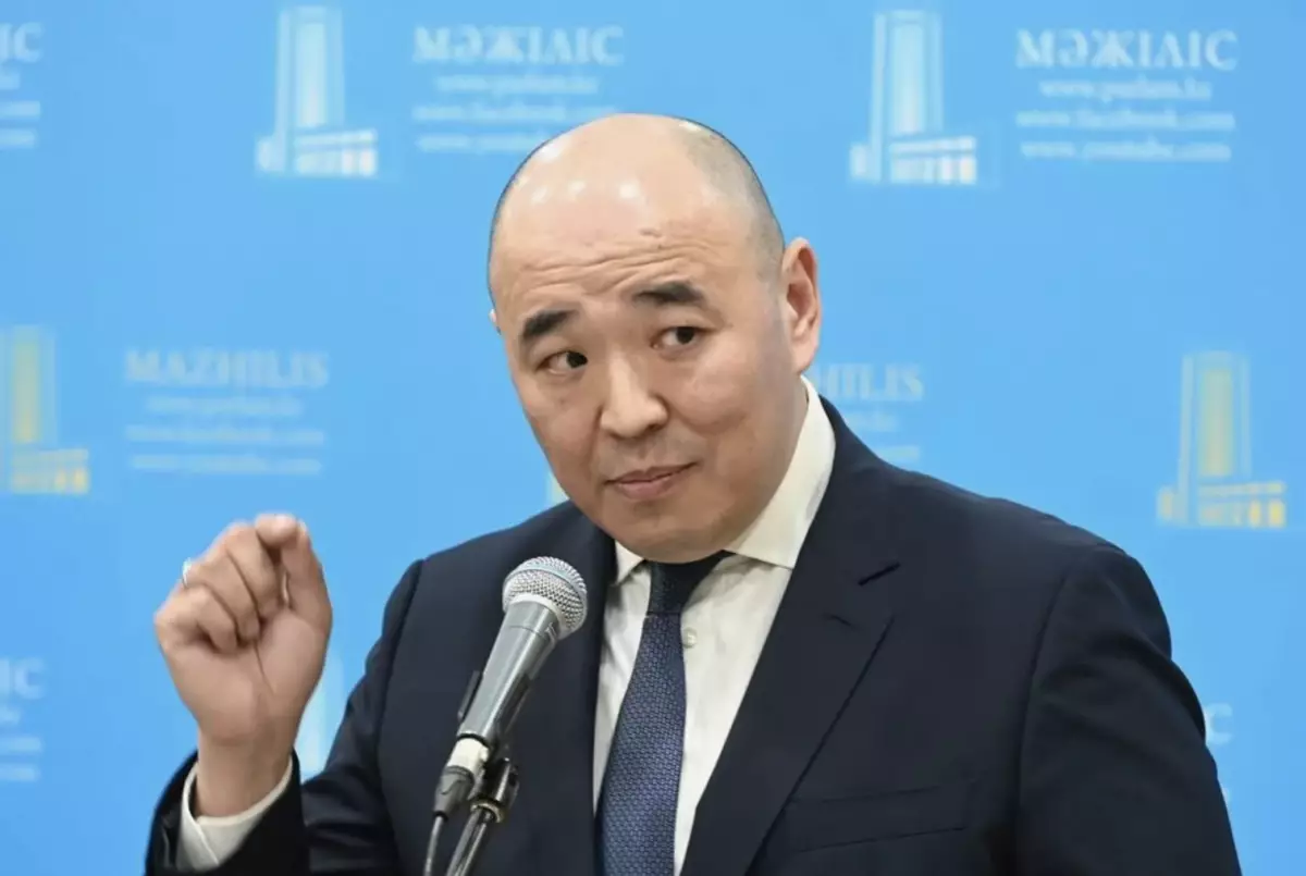 «Қазақ тілін намыстанып үйрендім»: Қанат Шарлапаев тіл үйрену жолын айтты (ВИДЕО)