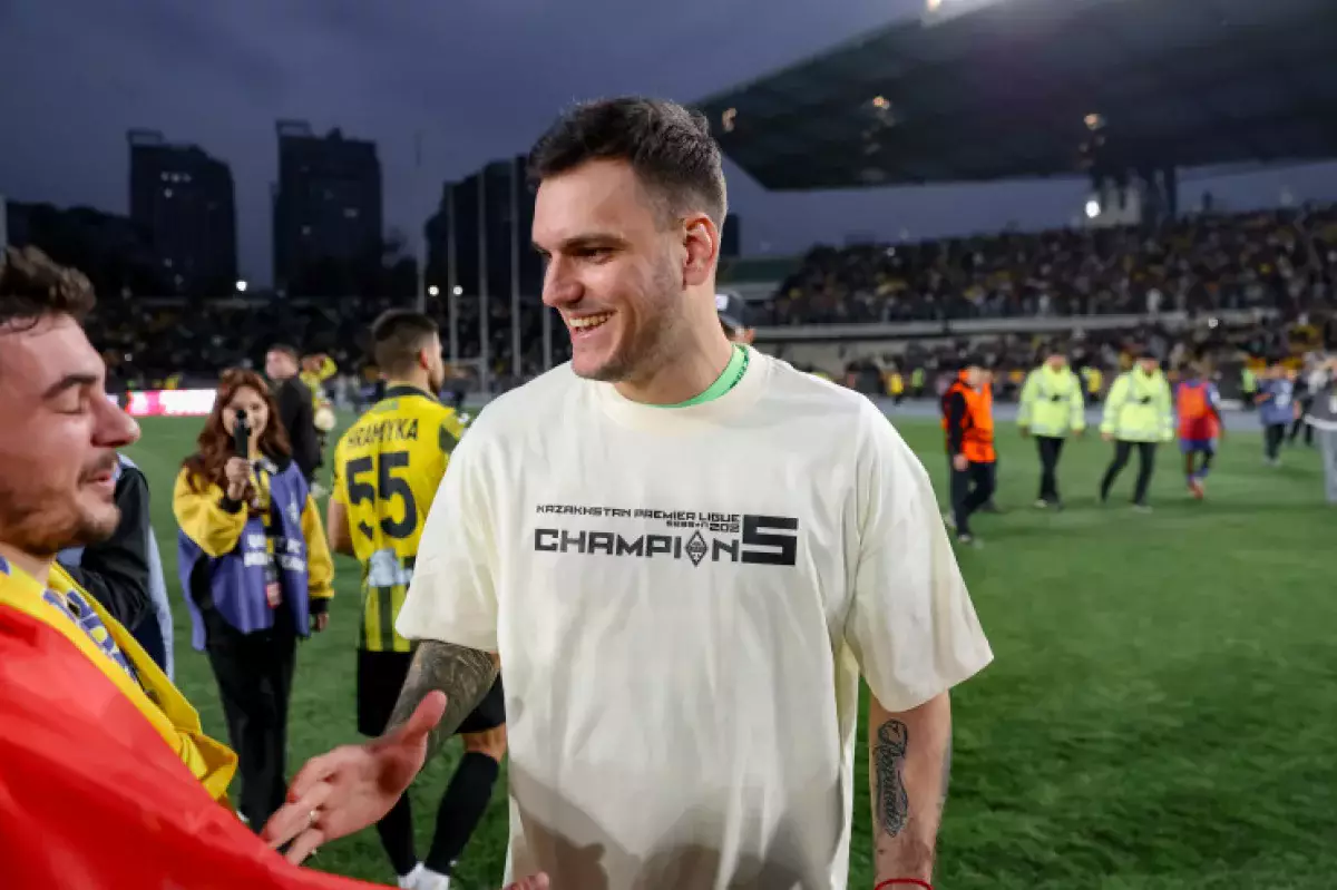 Александр Заруцкий “Қайраттан” неге кетті? – Рафаэль Уразбахтин трансфердің мән-жайын ашты