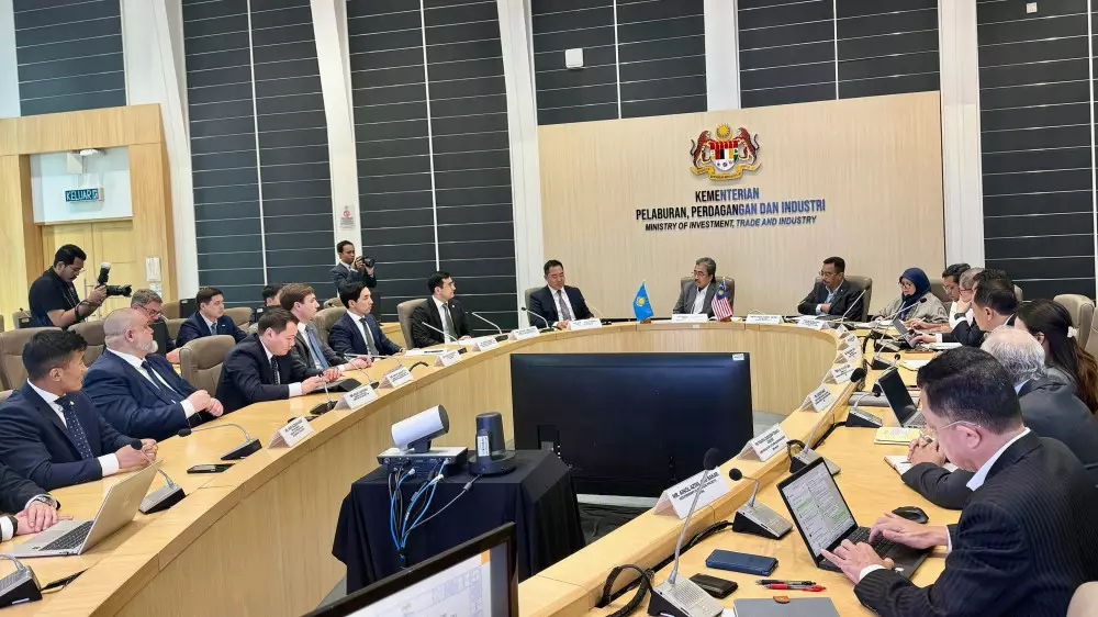 Холдинг “Байтерек“ обсудил инвестиционное сотрудничество с Малайзией