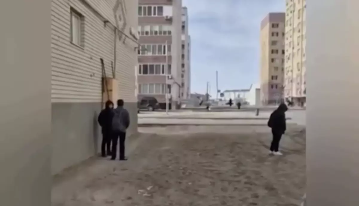 Атырауда автобус жоқ: Береке тұрғындары аялдамада сағаттап тұр