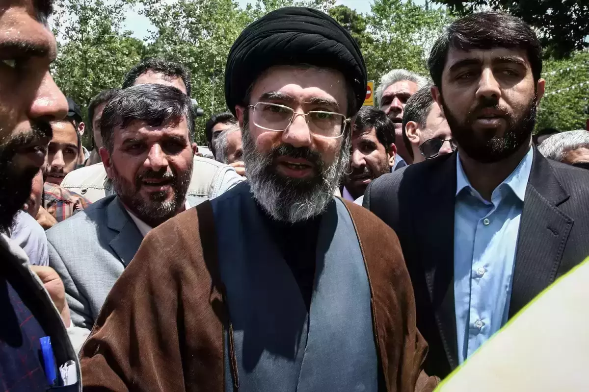 Иранның жаңа көсемі Мұжтаба Хаменеи қастандық кезінде жарақат алған