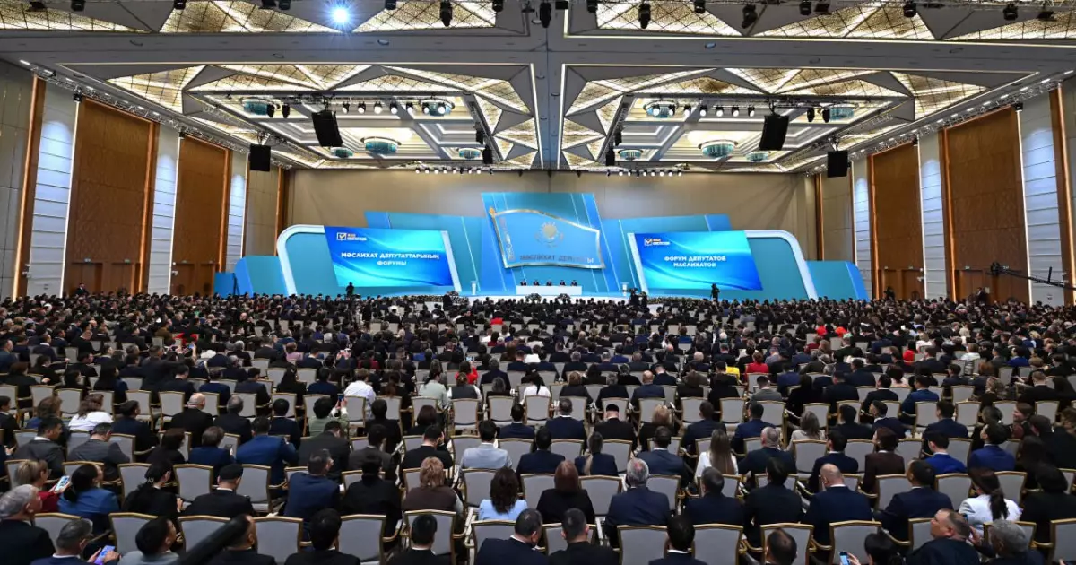   Халықтың сенімін ақтаудан артық абырой жоқ: Мемлекет басшысы мәслихат депутаттарына не айтты?   