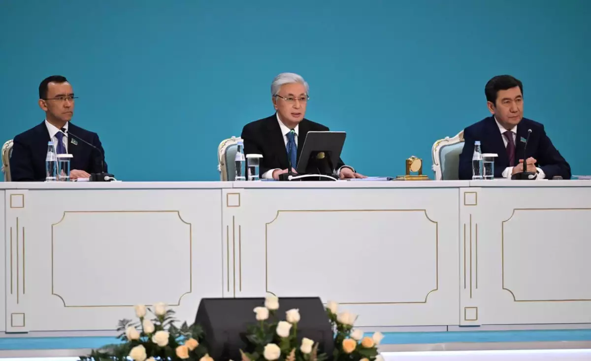 Тоқаев "орыс тілінің мәртебесі төмендейді" деген пікірлер негізсіз екенін айтты