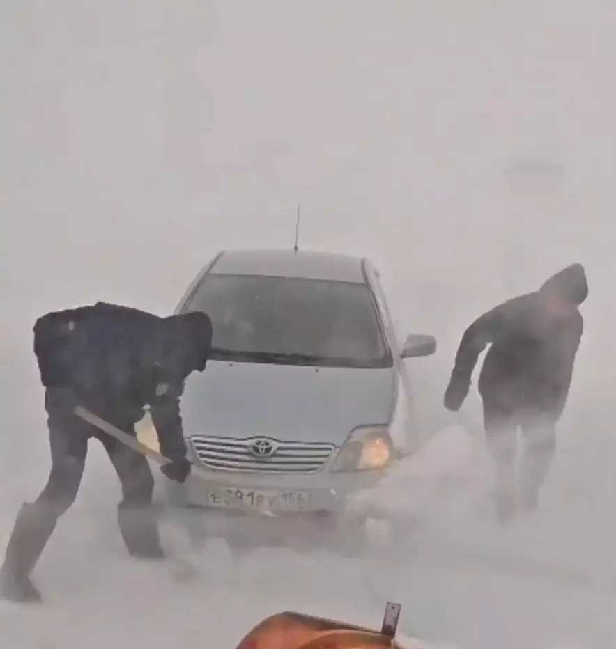 Қар құрсауынан 300-ге жуық адам құтқарылды