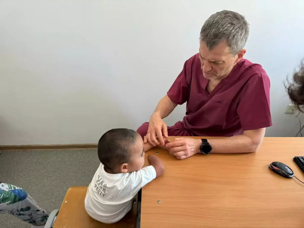 Алматыда аяқ-қол патологиясы бар балаларға 9 бірегей ота жасалды