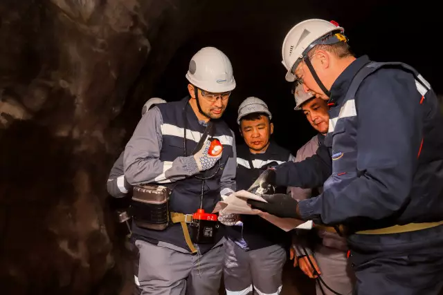 Руслан Өскенәлі Жезқазғандағы бірқатар кәсіпорындарды аралады