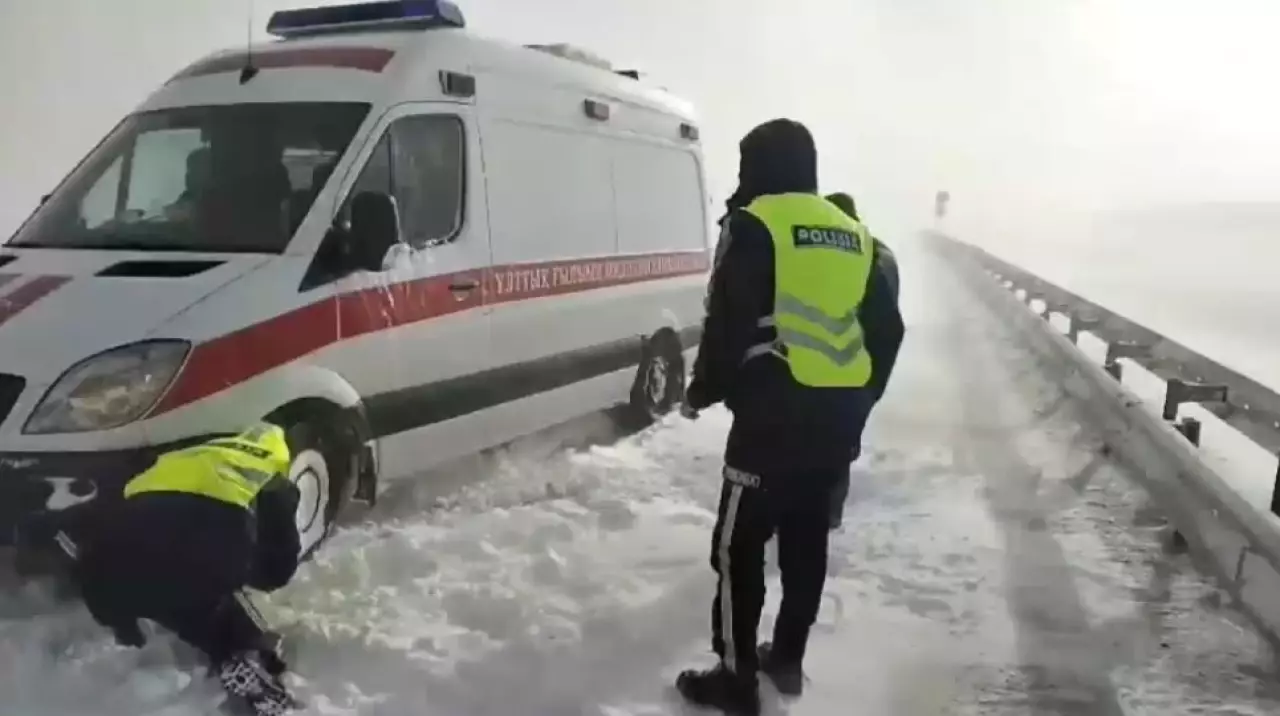 3600 машин эвакуировали полицейские с трассы Караганда – Астана