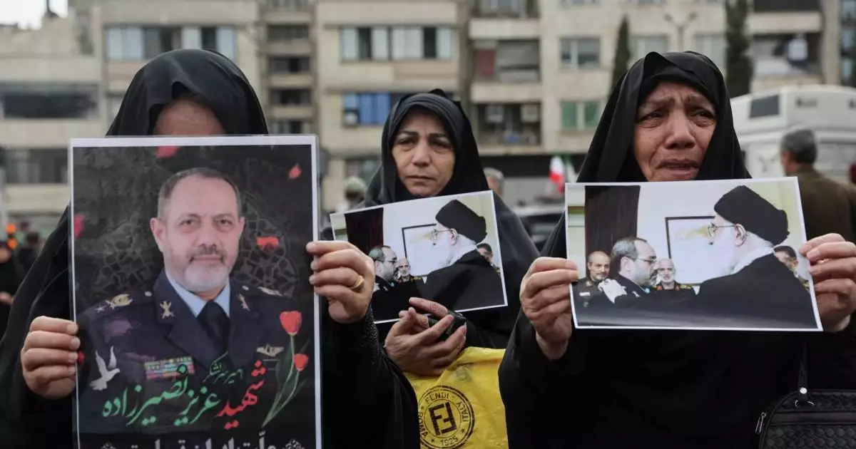  Иранда жоғары лауазымды әскери қолбасшыларды жерлеу рәсімі өтіп жатыр 