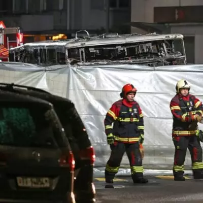 Смертельный пожар в автобусе: погибли шесть человек, подозревают поджог