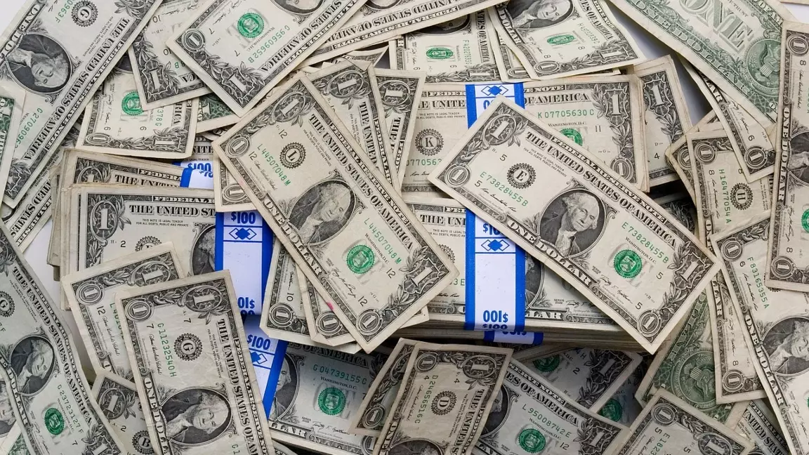 Қазақстандықтар жинақты доллармен сақтауда