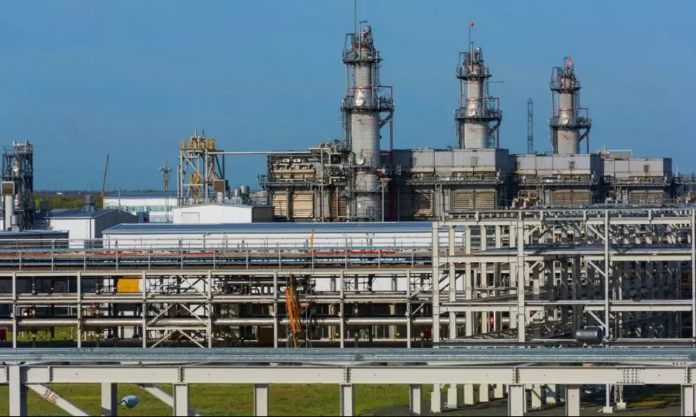 В ЗКО нефтяной гигант выплатил рекордный штраф за «лишние» тонны выбросов