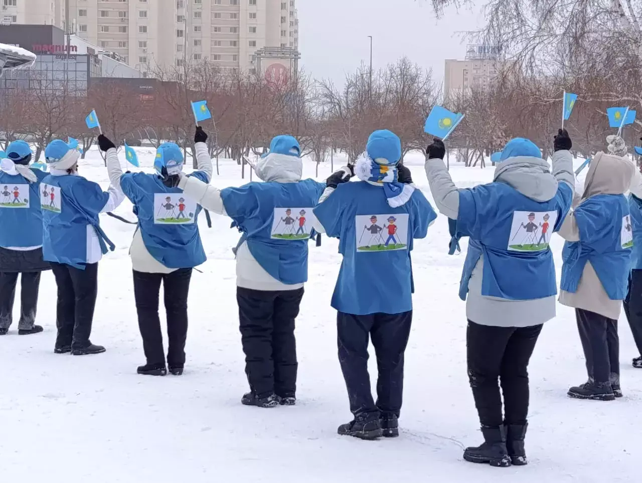 «45 қарттың қолдауы»: Астаналық зейнеткерлер замандастарын референдумға шақырды