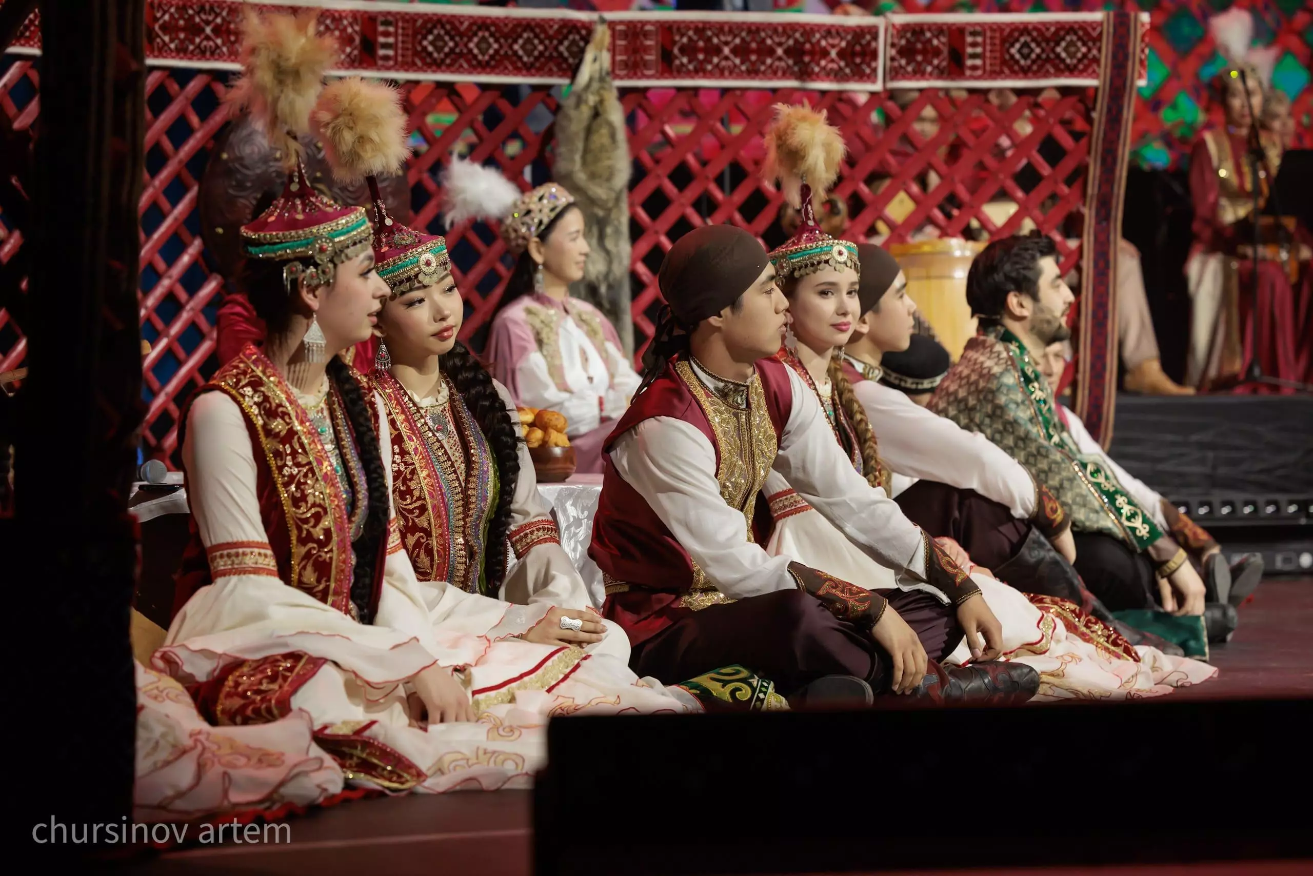 Қазақтың ұлттық киімі: сән мен мәннің сабақтастығы