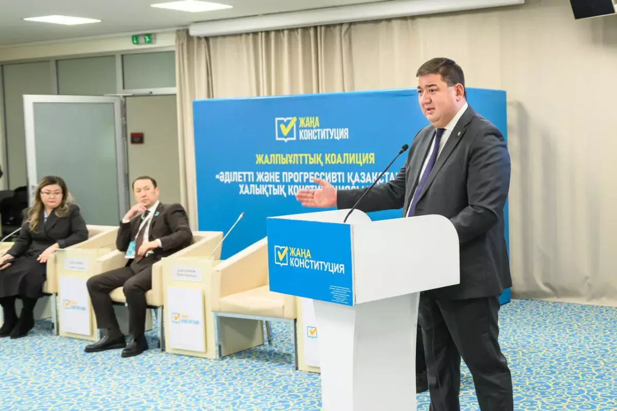 В Астане в «Барыс Арене» обсудили проект новой Конституции