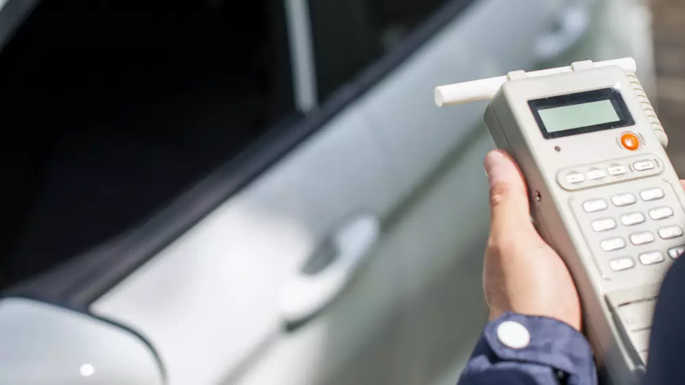 Астанада мас күйде көлік жүргізген полицей жүргізуші куәлігінен айырылды: ол шағым түсірді