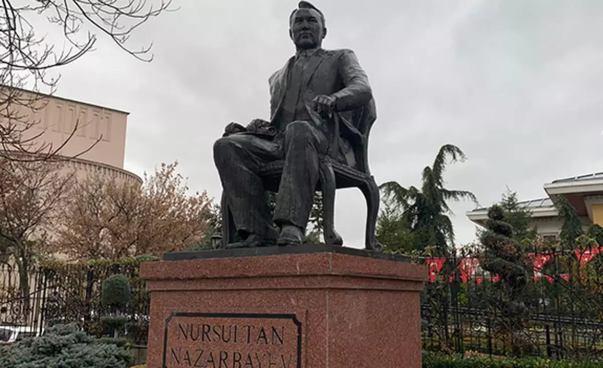 Түркия, Ресей және Украина: Назарбаевтың атындағы көшелер мен ескерткіштер қай елдерде сақталған