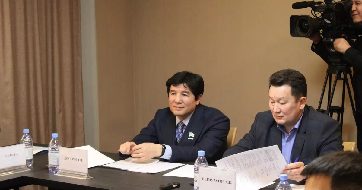   Конституция-2026: Еуразиялық интеграция институты сараптама клубының алаңында партиялық жүйенің болашағы қаралды   