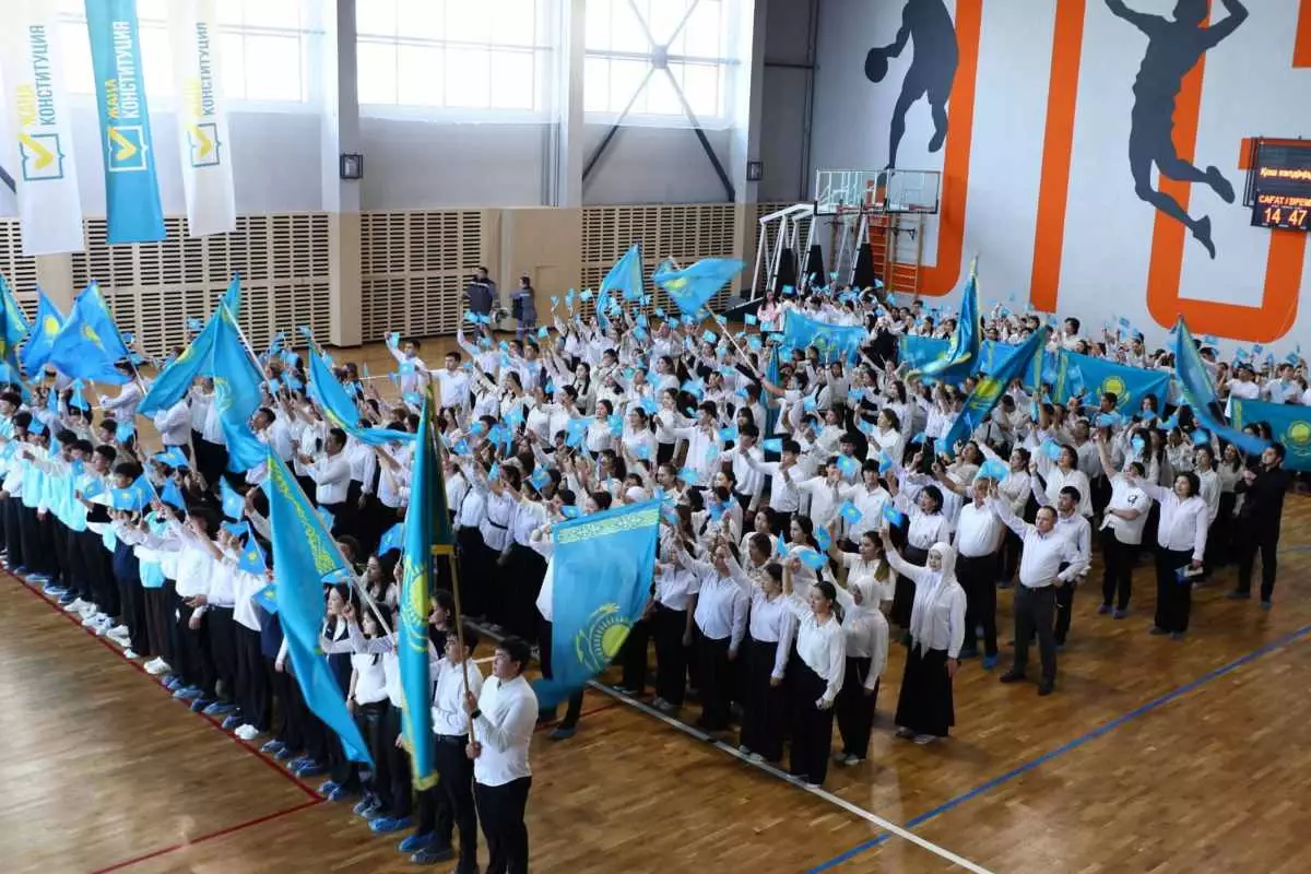Ұлытауда жаңа Конституцияны қолдауға арналған форумға мыңға жуық жас жиналды