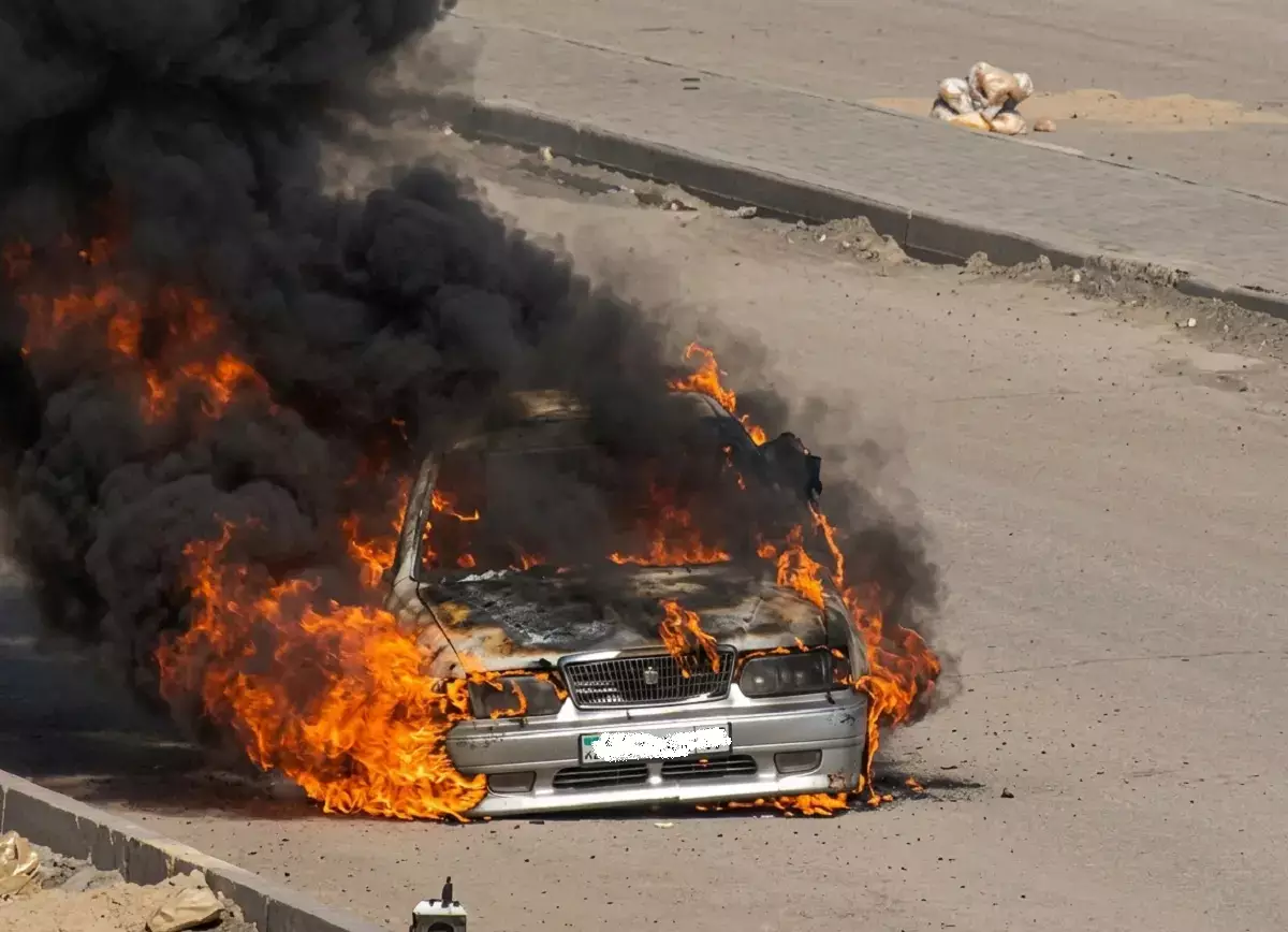 В Актау сгорел автомобиль (видео) - новости на Lada.kz 12.03.2026