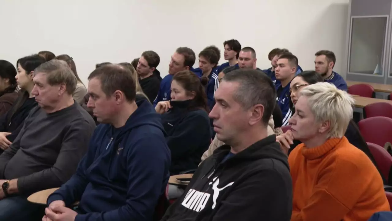 Жалпыұлттық коалиция өкілдері  «Барыс Арена» спорт кешенінің ұжымымен кездесті