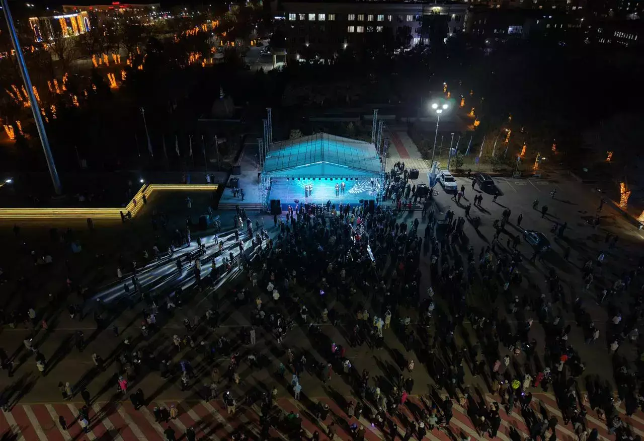 «Түнгі аспанда 500 дрон»: Қазақстан картасы Қонаев көгінде қалықтады