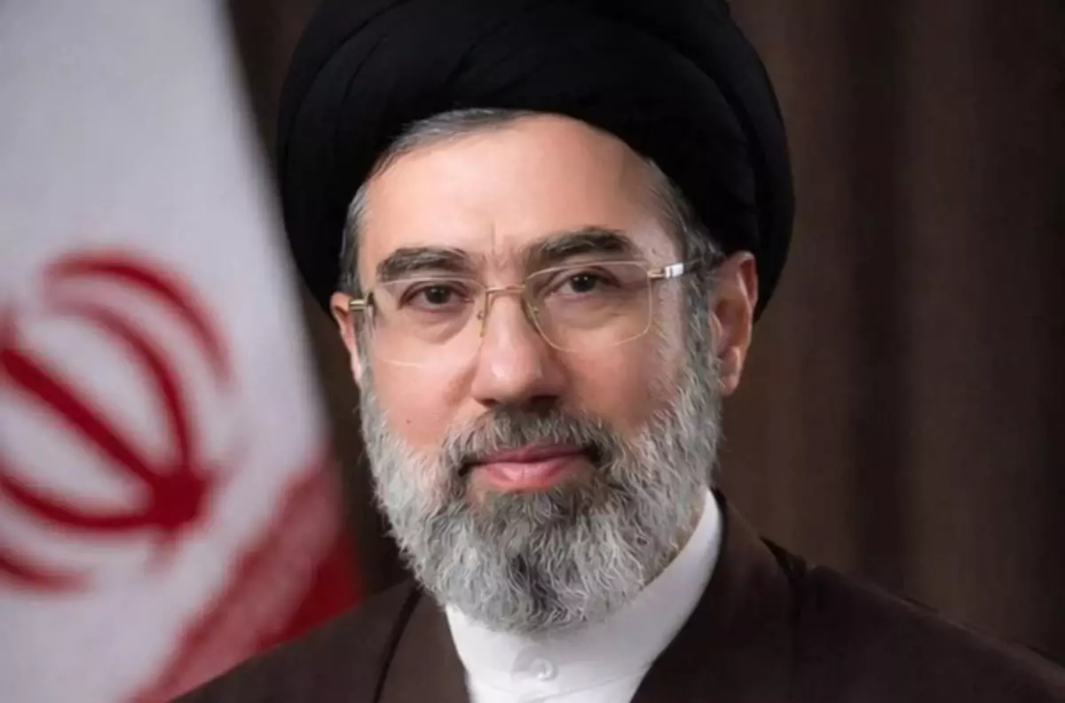 "Ормуз бұғазы жабық күйінде қалады": Иранның жаңа рухани көшбасшысы Моджтаба Хаменей алғаш рет халыққа үндеу жасады