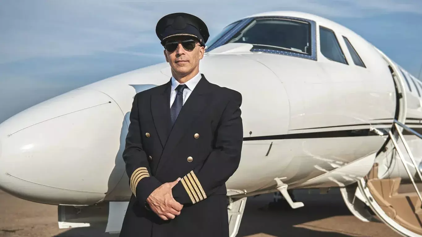 Дубайда қиналған әйелдерге асылған "ұшқыш" еркектің масқарасы шықты