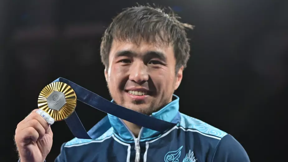 Возвращение Елдоса Сметова снова откладывается. Что случилось? 