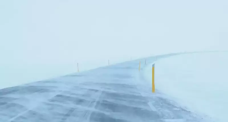 Из-за метели закрыли дороги в нескольких областях Казахстана