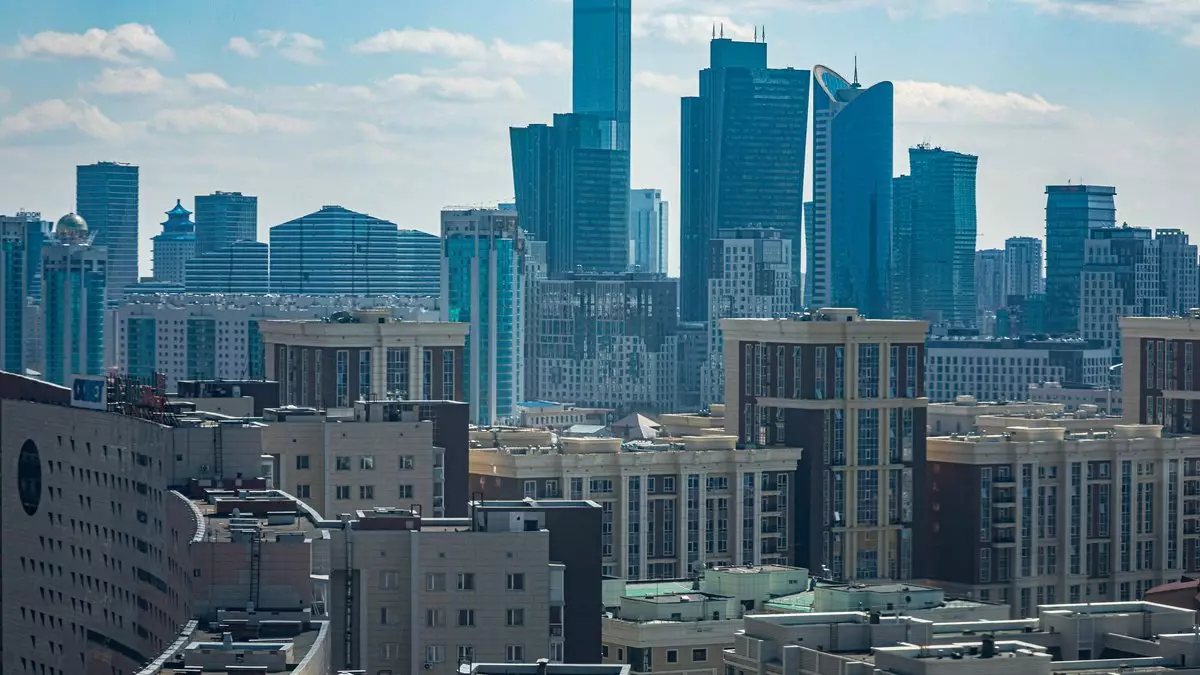 Казахстан демонстрирует умение завернуть одну конфетку в два фантика.