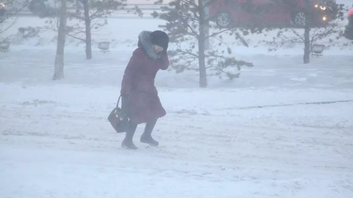 Көктайғақ, қар және тұман: 13 өңірде дауылды ескерту жарияланды