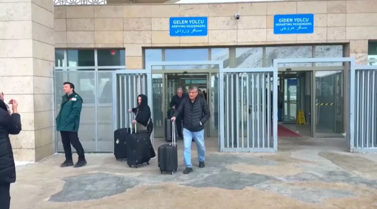 Ираннан Түркияға бет алған адамдар көбейді