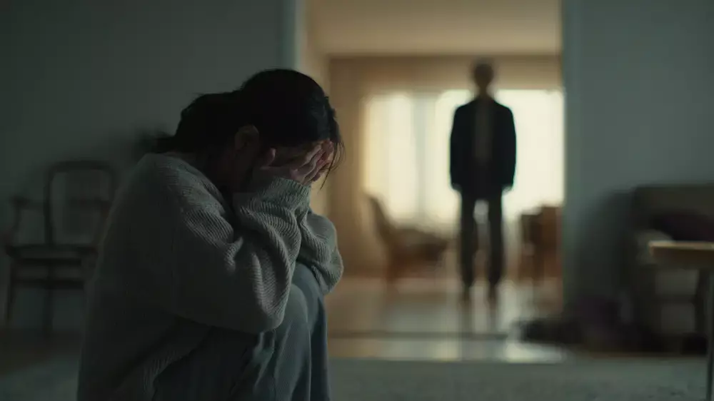 Чиновника, обвинённого в изнасиловании 16-летней, задержали в ЗКО