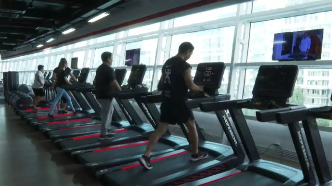 Каждый второй взрослый казахстанец страдает лишним весом