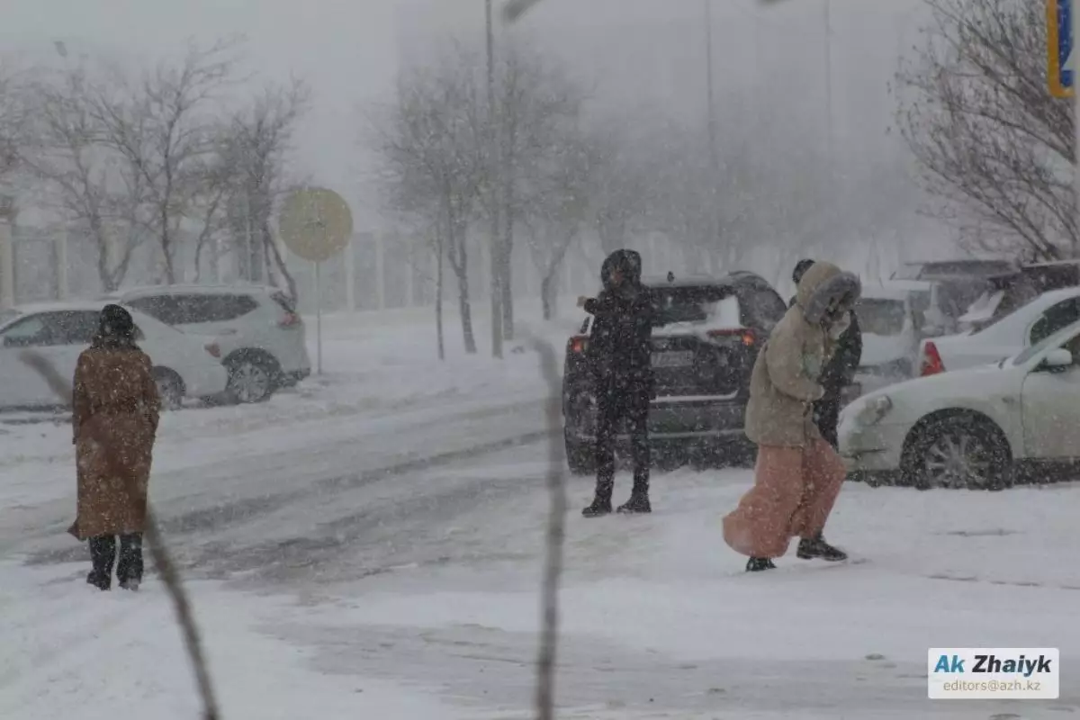 Зима не уходит: В ряде регионов Казахстана ожидаются метели и сильный гололед