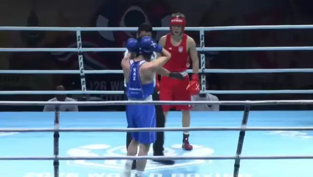 Қазақстандық боксшы халықаралық жарыста жеңіп жатып нокдаунға түсіп қалды