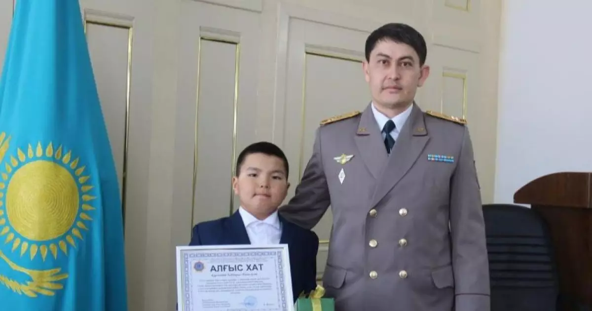  БҚО-да бауырларын өрттен аман алып қалған 9 жастағы бала марапатталды 