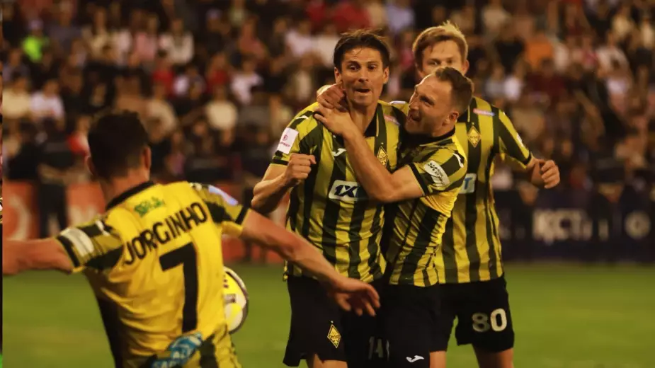 Билеты на матч "Кайрат" - "Актобе" раскупили за сутки