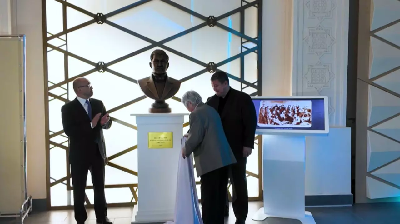 Мәскеуде Әлихан Бөкейханға мүсін орнатылды