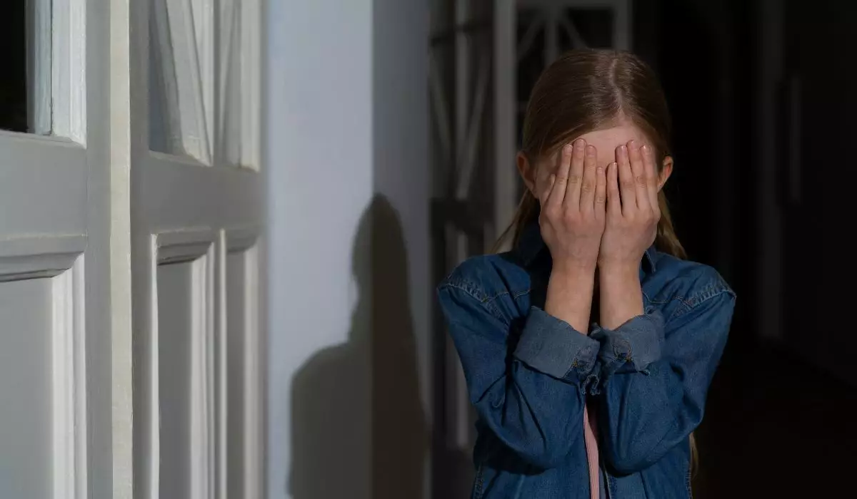 "Өзіне қол салмақ болды": Атырауда әйел қызын интернетте қорқытып, интимдік видео талап еткен ер адамды әшкереледі