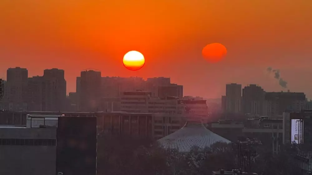 Два солнца рядом: жители Алматы сняли редкое небесное явление