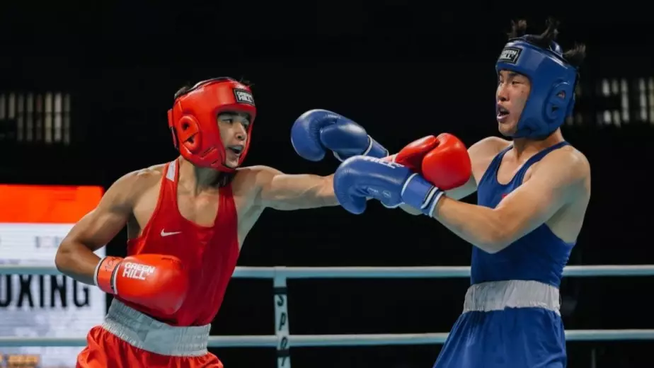 Казахстанец побил американца и гарантировал медаль турнира от World Boxing