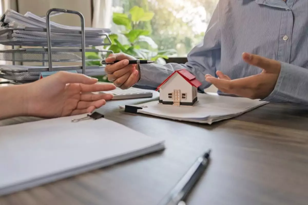 Қазақстанда ипотекамен үй алатындарға жеңілдік қайта берілді: Нотариус қызметі қанша есе арзандады