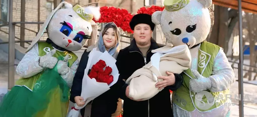 Семейлік отбасы сәбиіне батырдың есімін беріп, сыйлық алды