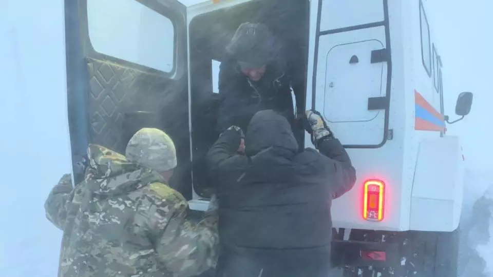 Люди игнорируют предупреждения: МЧС о ситуации на трассах Казахстана